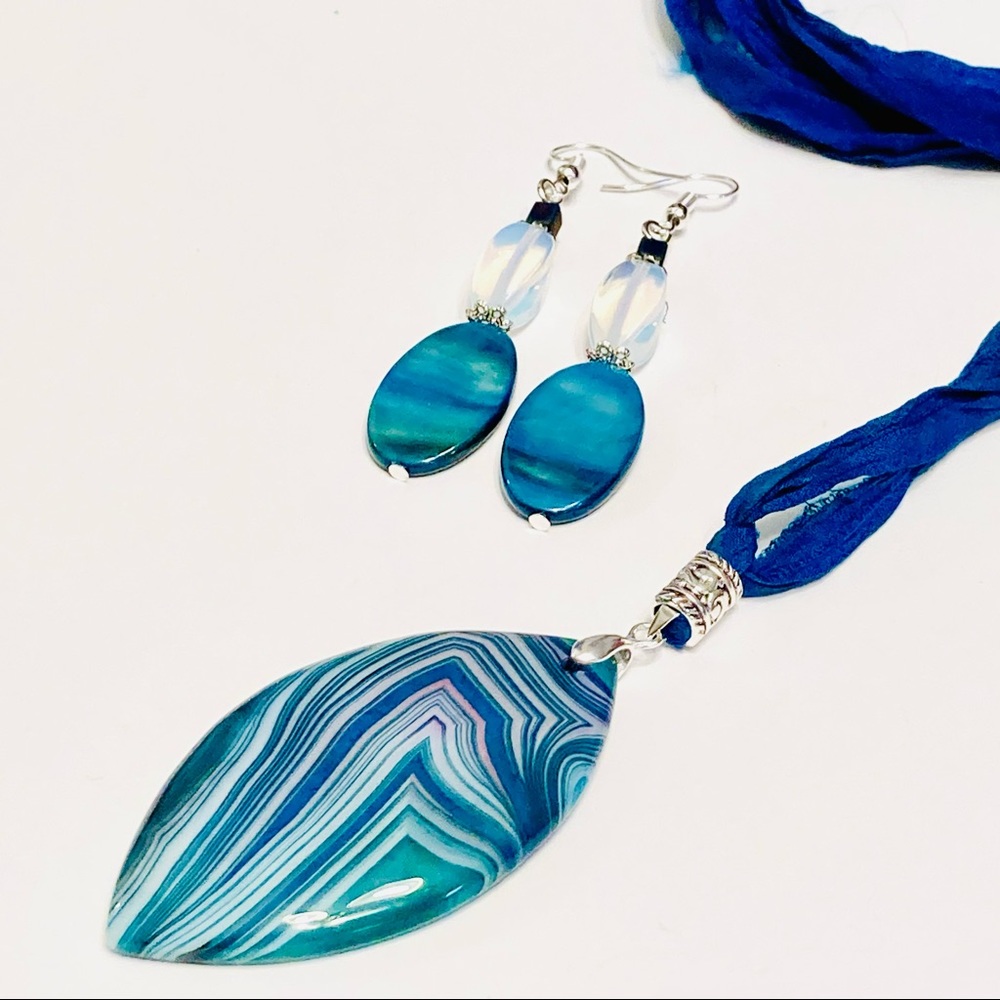 MIRACLE OF NATURE Teal & Blue Banded Agate Stone Necklace & MOP Opal Earrings